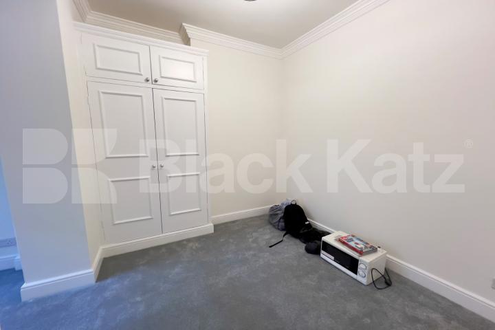 Stunning newly refurbished two bedroomed garden flat  Alderney Street, Pimlico / Victoria